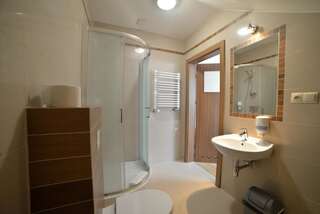 Курортные отели Leśny Dworek Snochowice Двухместный номер с 2 отдельными кроватями и собственной ванной комнатой-3