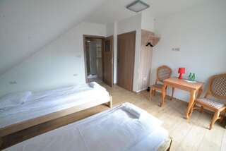 Курортные отели Leśny Dworek Snochowice Двухместный номер с 2 отдельными кроватями и собственной ванной комнатой-1